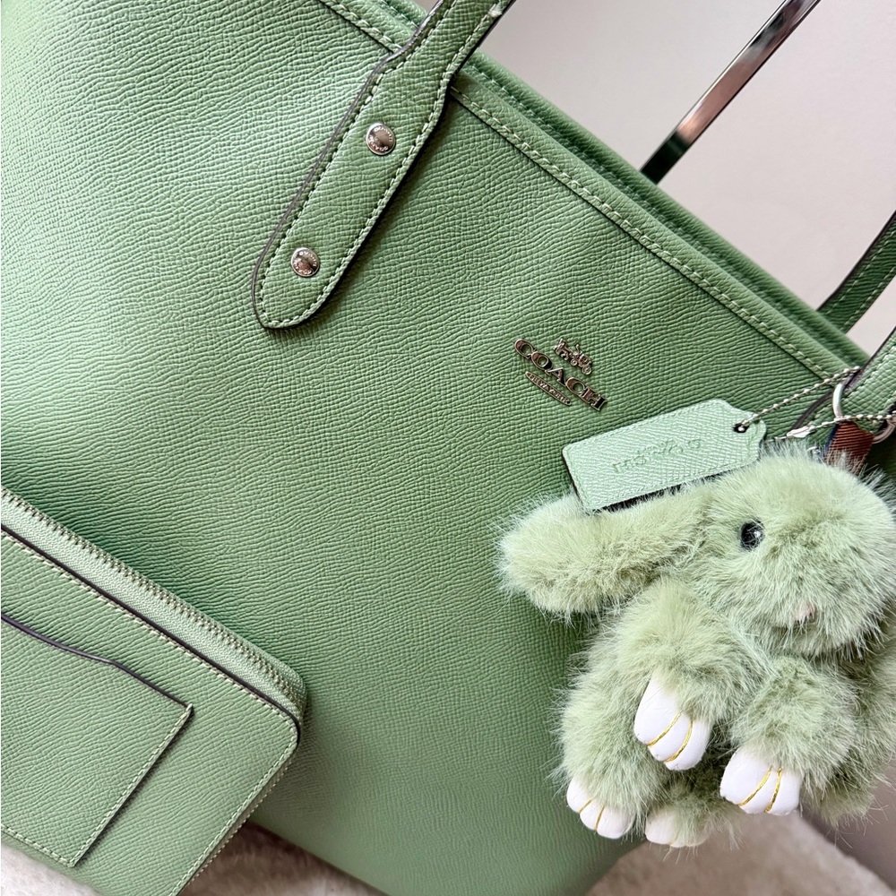 Coach Top Zip tote bag in green with wallet and bunny charm - Picture 3 of 15